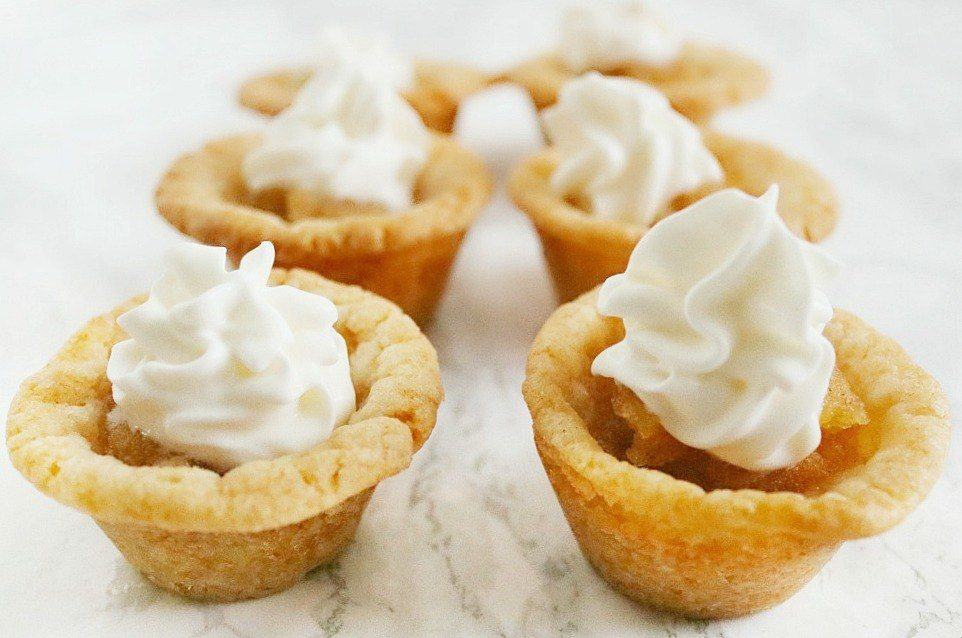 apple pie sugar cookie cups 