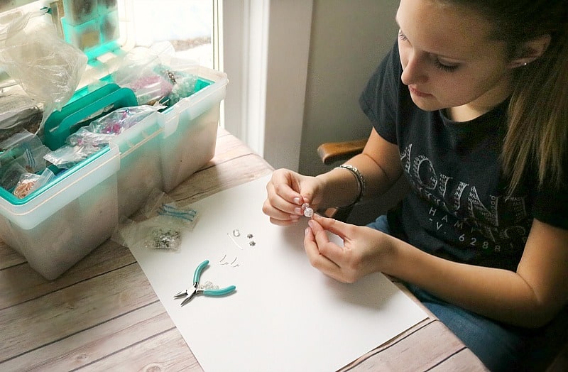 diy beaded snowman earrings