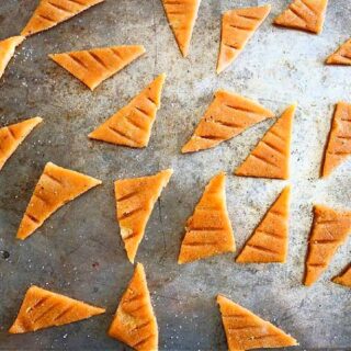 Keto Cheez-Its Style Cheddar Crackers