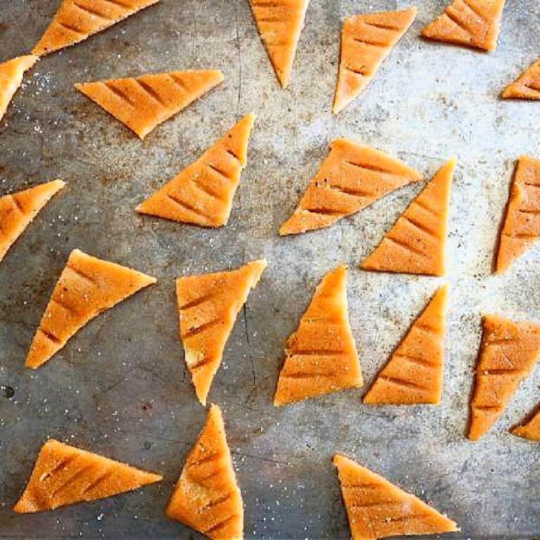 Keto CheezIts Style Cheddar Crackers, HUGE Flavor & Crunch