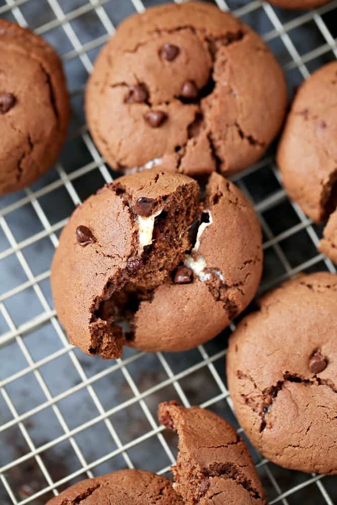 stuffed hot cocoa cookies