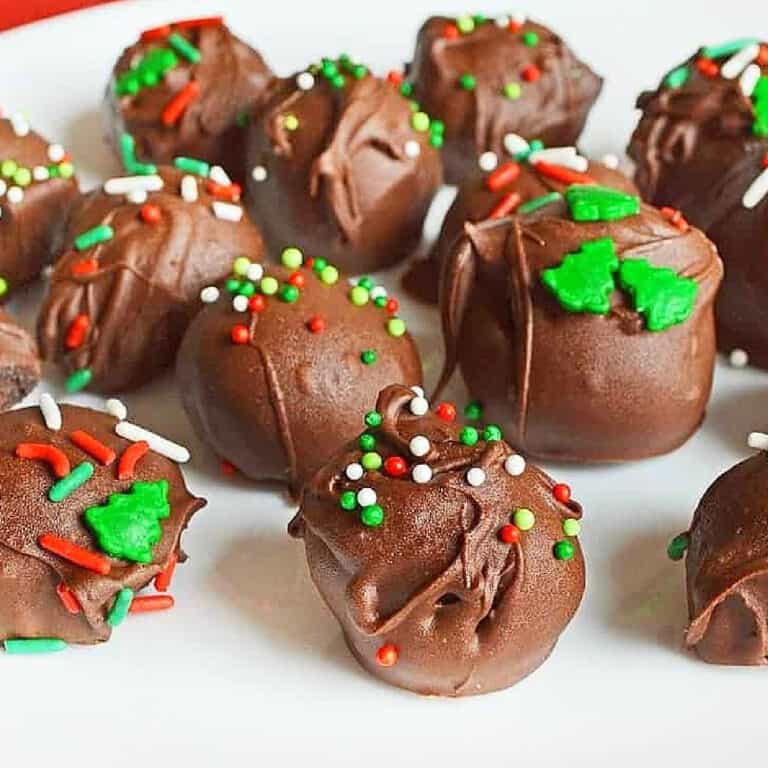 Keto Chocolate Nut Clusters The EASIEST Keto Candy