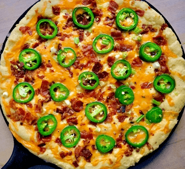 keto skillet jalapeno popper pizza