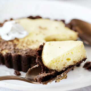Keto Cookies & Cream Cheesecake