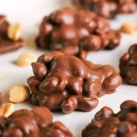 keto chocolate nut clusters