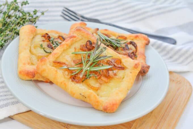 keto caramelized onion and brie tart