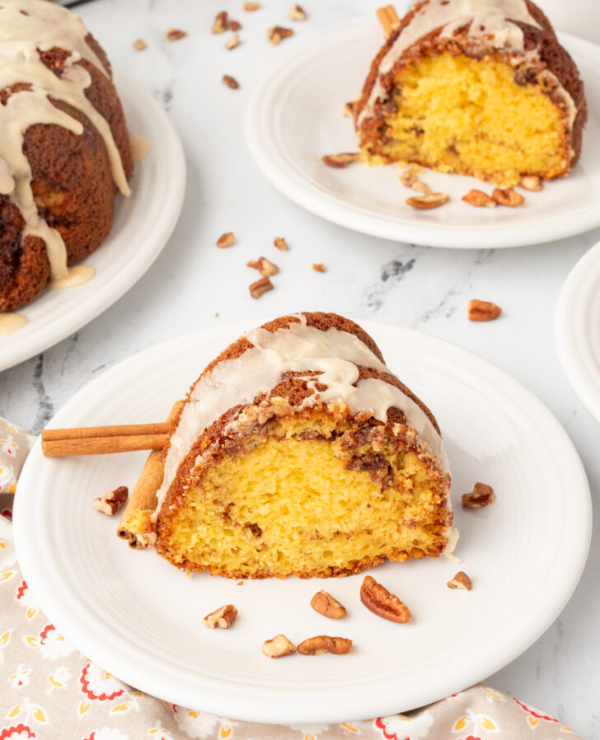 Roundup Image for Pecan Pie Cake Recipes