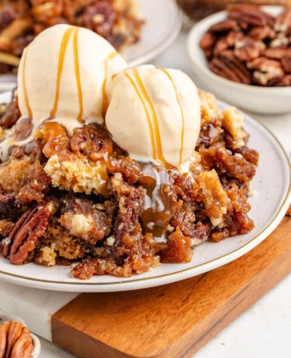 Roundup Image for Pecan Pie Cake Recipes