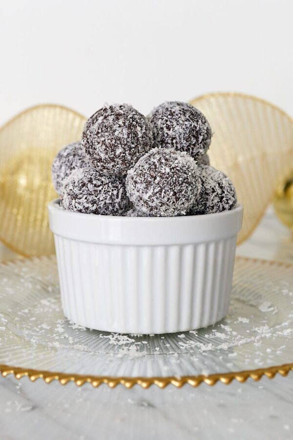 Roundup image for Thanksgiving/Christmas Desserts